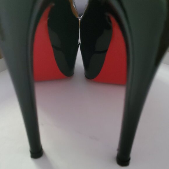Christian Louboutin - Picture 6 of 10